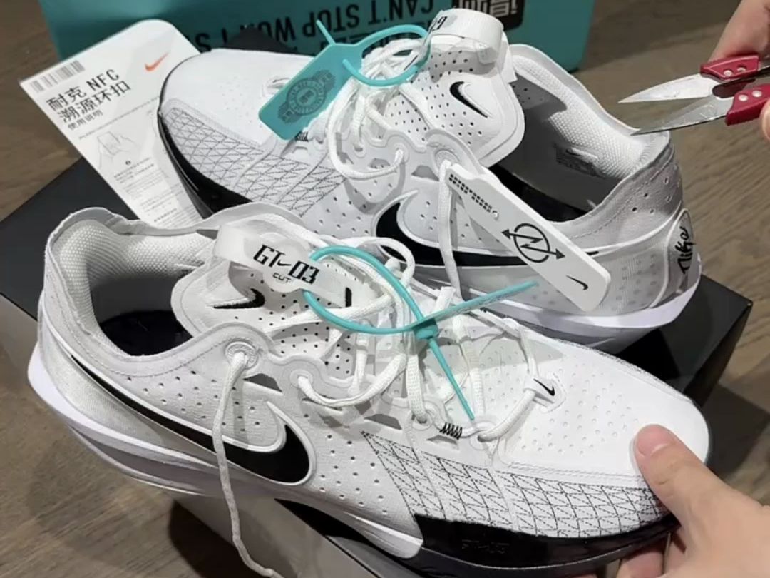 开箱测评进口2k多的gut3代篮球鞋 解析实拍分享