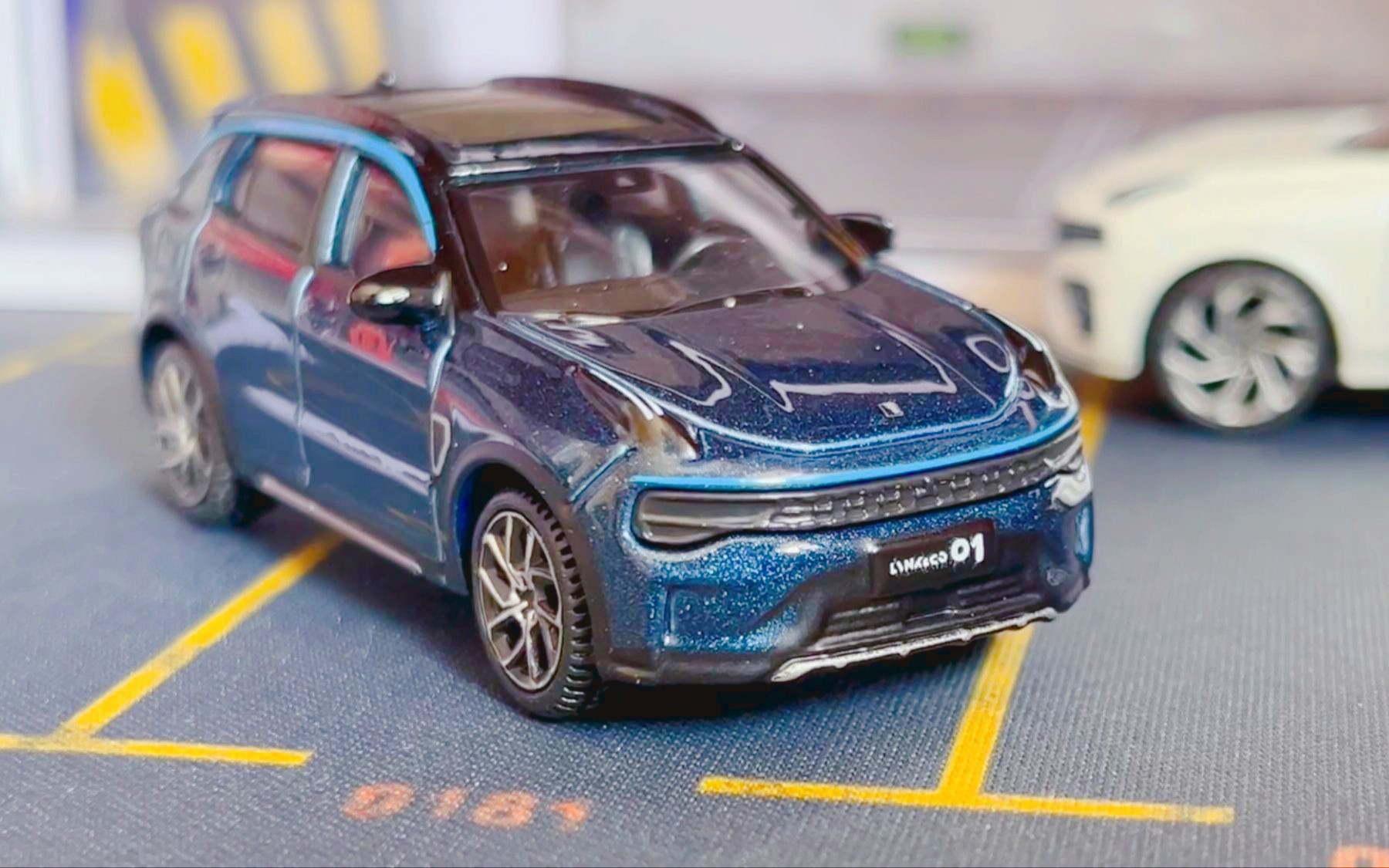 比美高 领克01 蓝(1/64汽车模型)