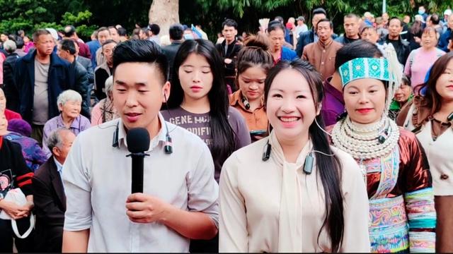 山三妹与小款款山歌对唱,云南阿哥嘴巴滑!