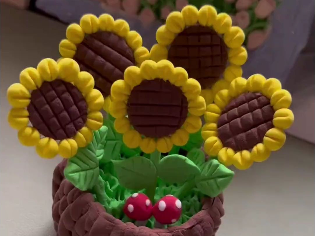 用矿泉水瓶和粘土做向日葵小摆件啦,也太好看了,变废为宝手工!