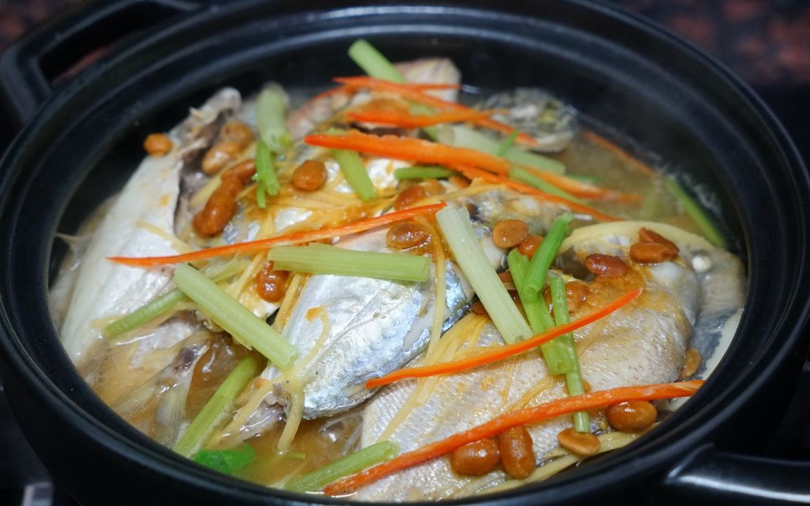 杂鱼煲潮汕人海鱼原汁原味的做法汤汁鲜甜鱼肉鲜嫩