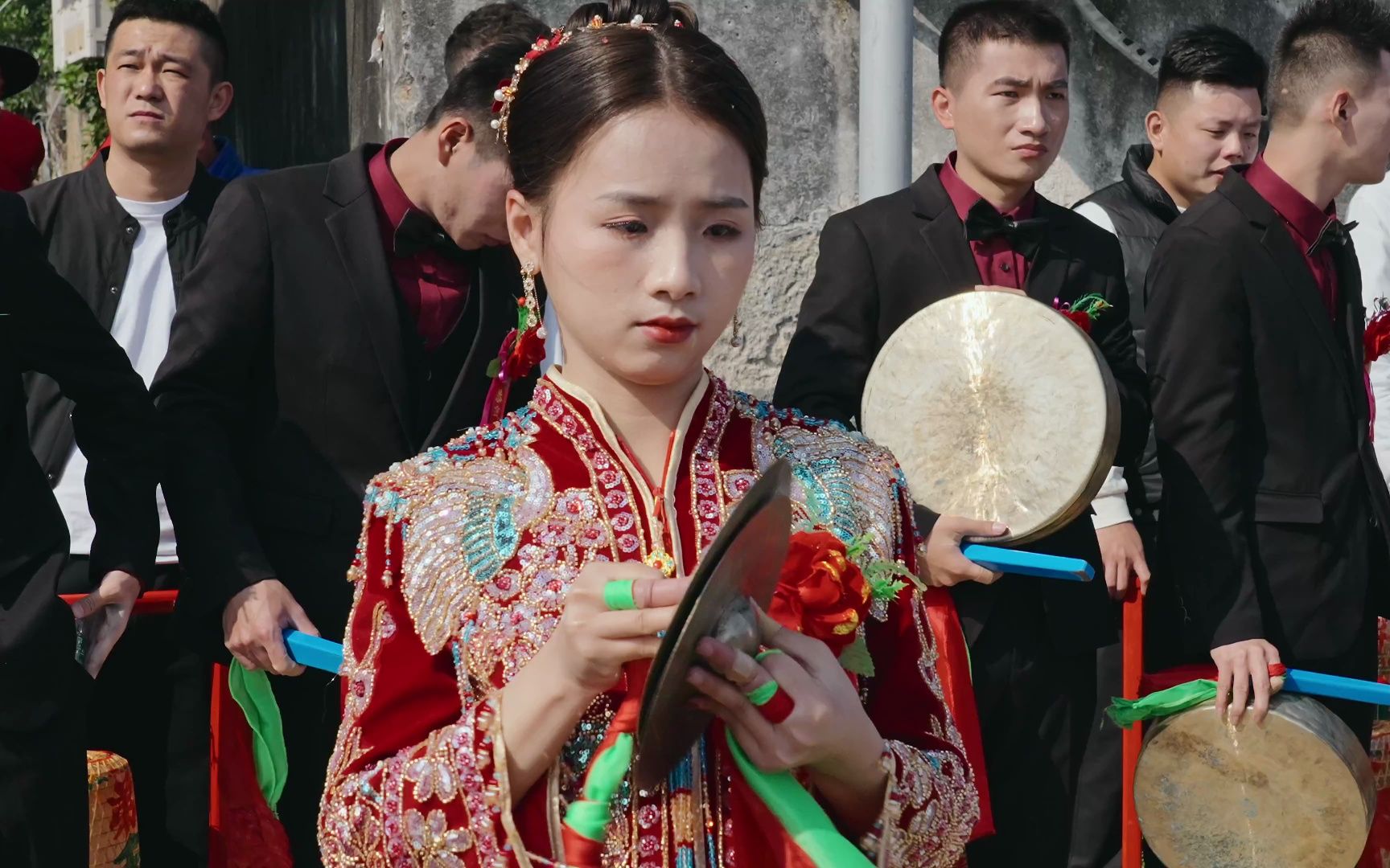 [图]美女敲锣帅哥打鼓，潮州大锣鼓！