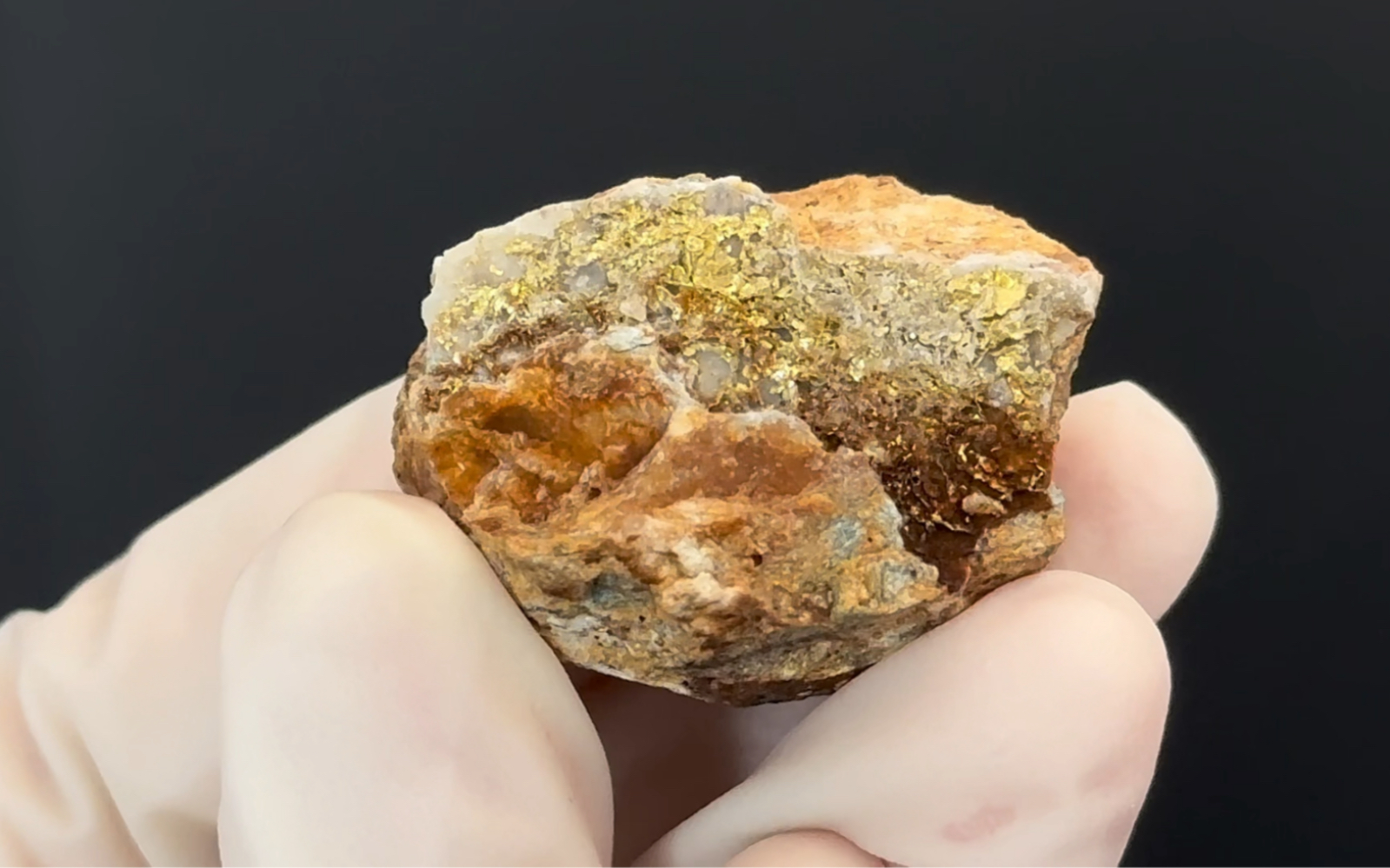 天然金,自然金 native gold,珍贵的矿物标本.