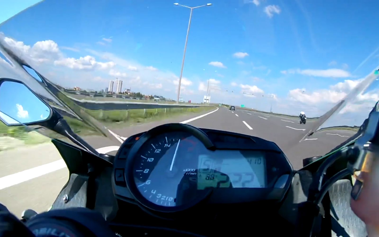 川崎ninja(zx-6r)636 极速测试 最高时速282km/h 还是老款636极速最猛