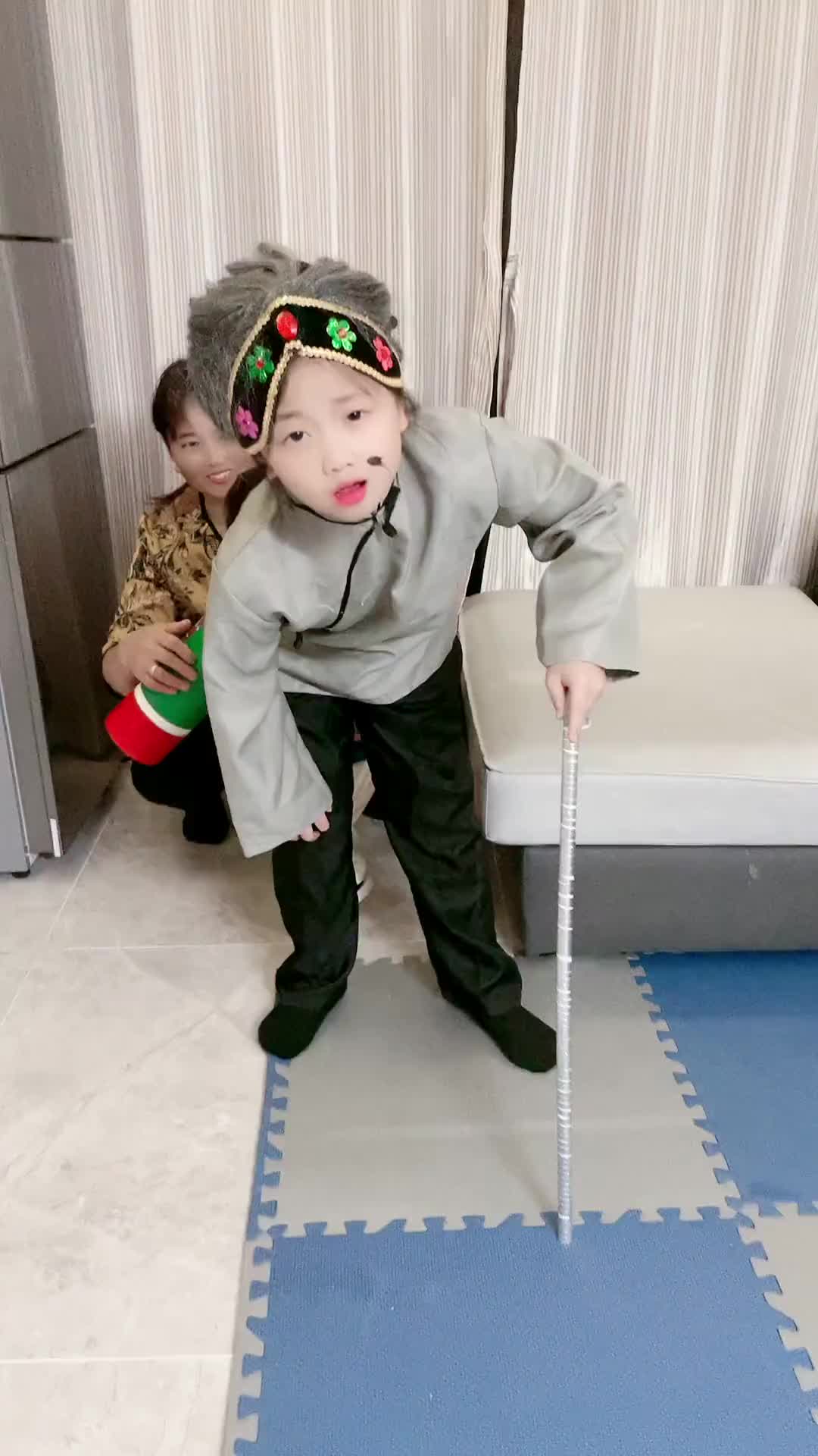 晚饭后给外婆来个小节目瑞琪组合瑞瑞小琪哥的日常生活抖音小助手