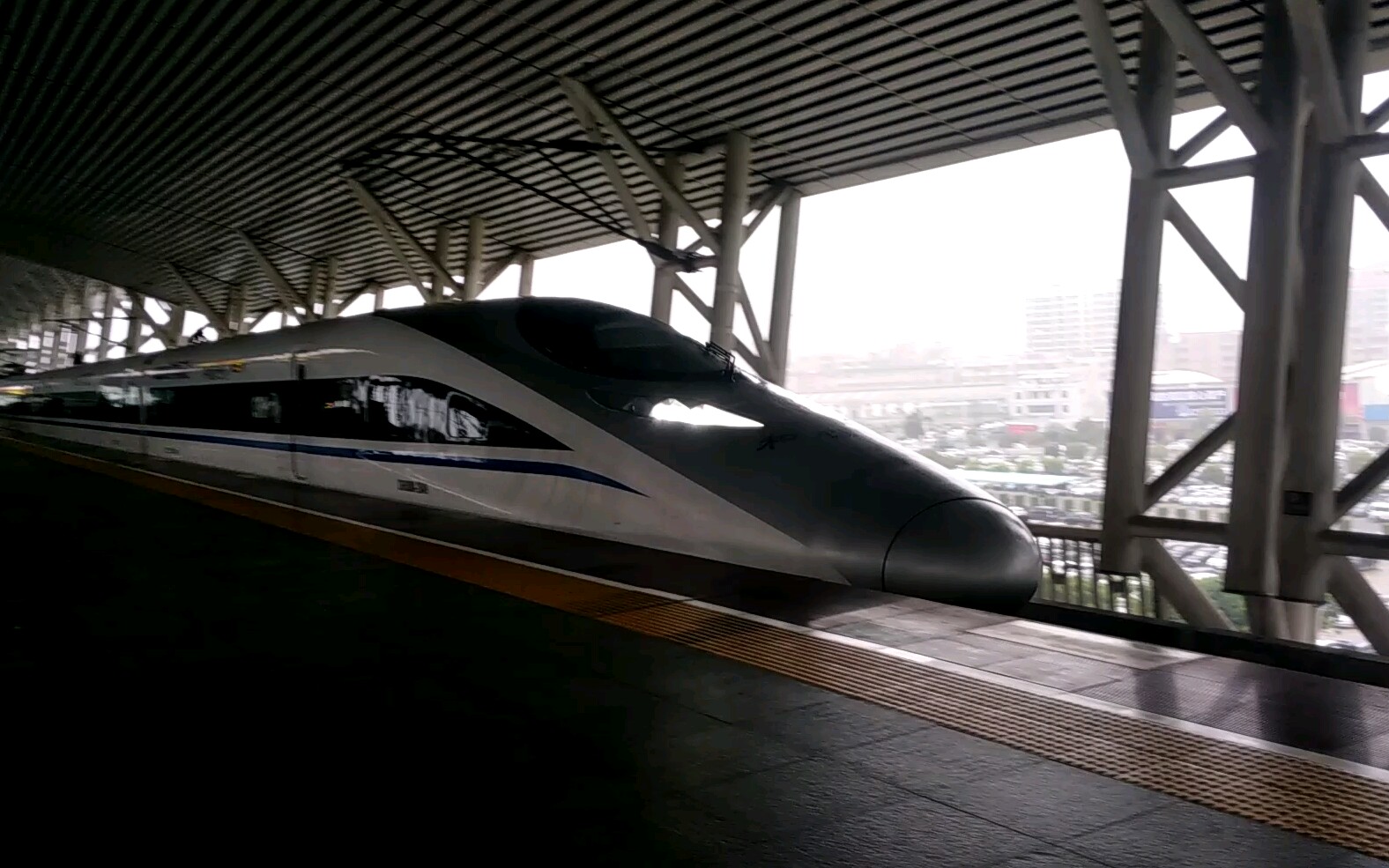 北站搭载crh380a统型重联车底停靠虎门站4道后序g638次终到南昌西站