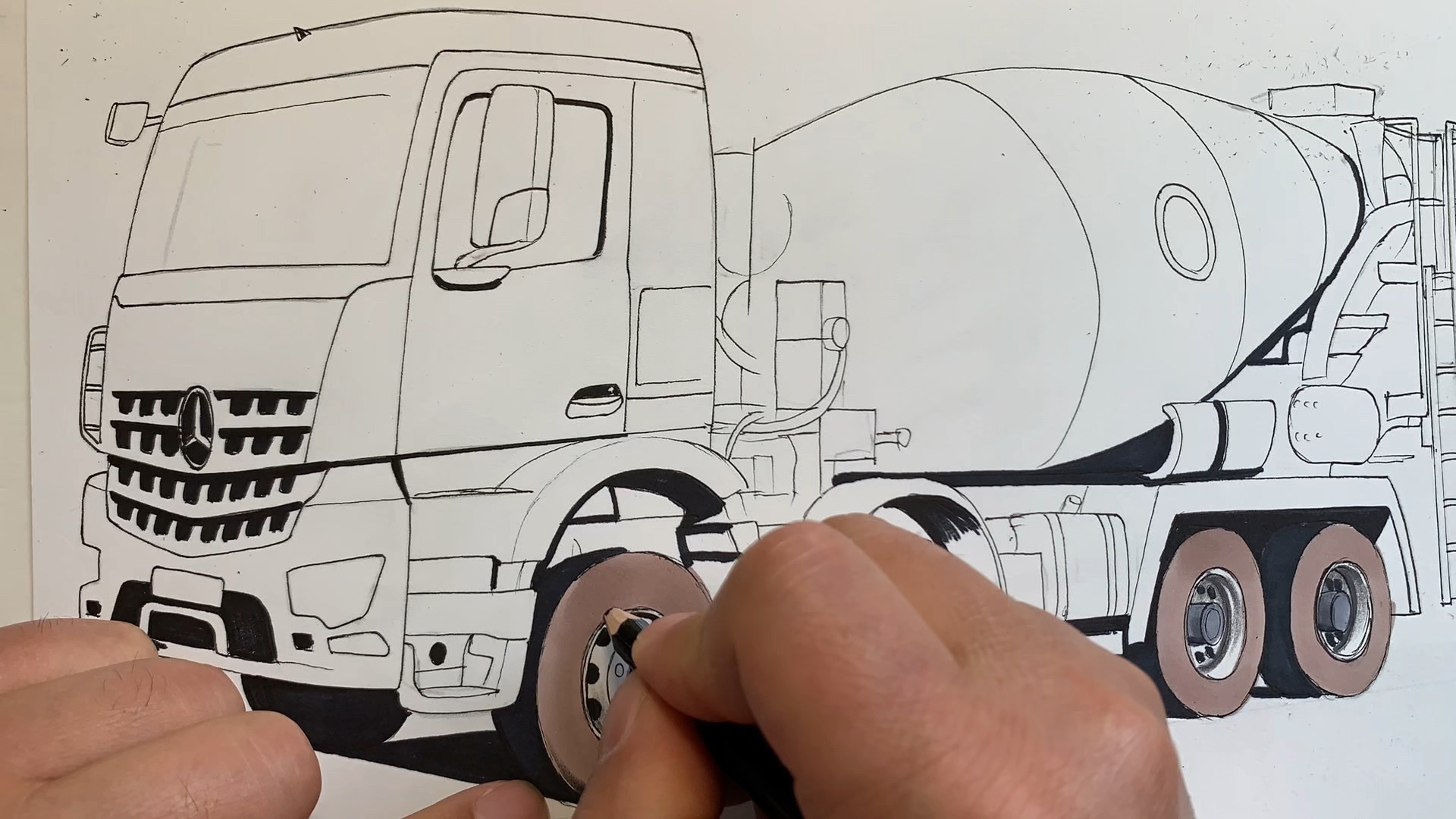 画一辆奔驰阿洛斯混凝土搅拌车