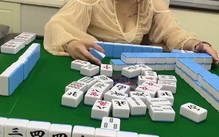 这应该是想胡二筒吧