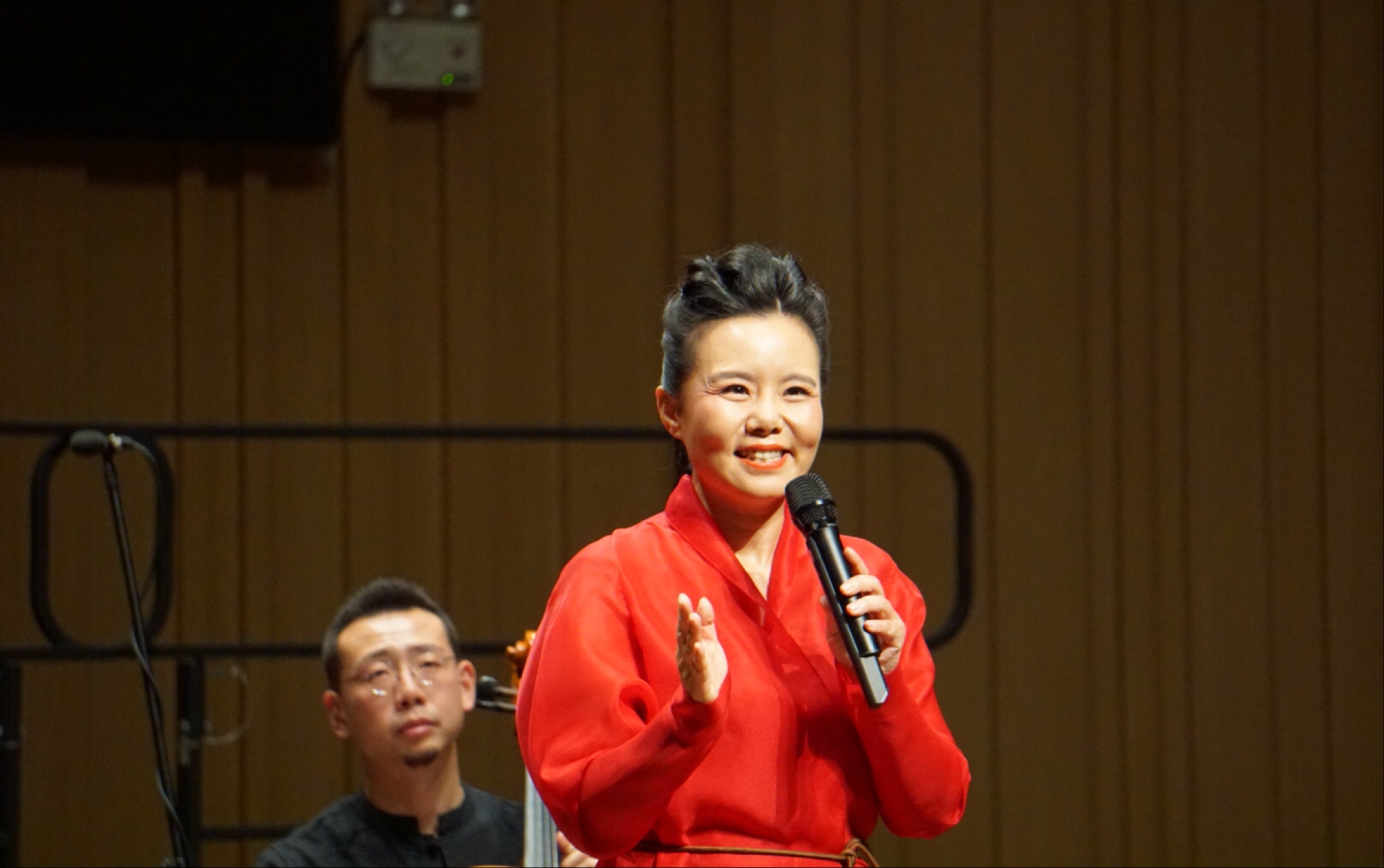 龚琳娜老师长沙场音乐会学青蛙叫.你们都听取一片蛙声了吗?