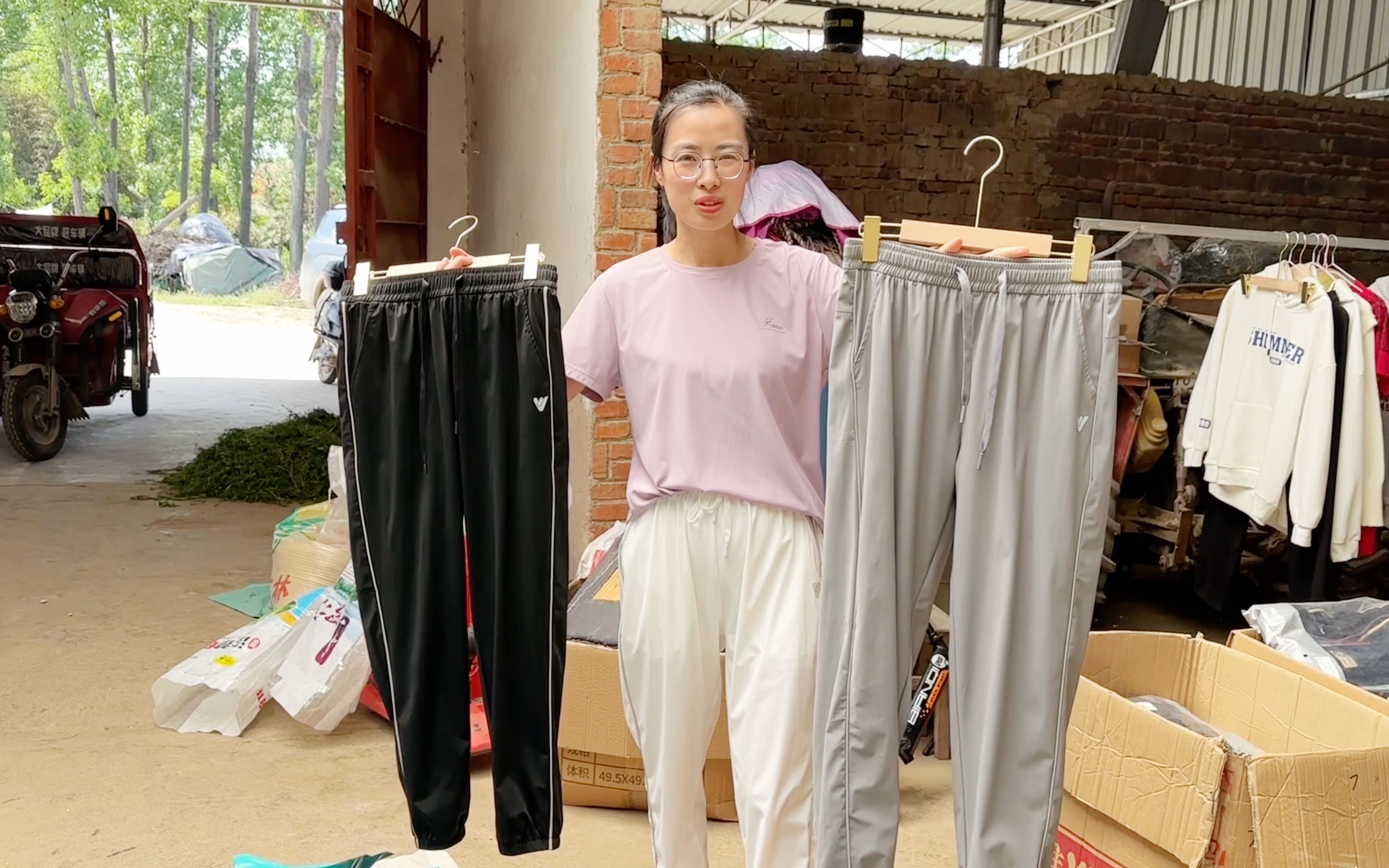 静静打包发货冰爽可乐裤,老公和婆婆相中灰色,你喜欢哪个颜色?