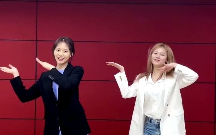 [图]TWICE SANA, TZUYU - What is Love?💃🕺💕(Pulp Fiction 2021 ver.) Tik Tok