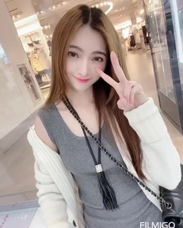 网袜小姐姐的商场自拍太可爱了吧