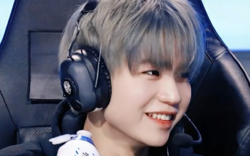 【广州ttg九尾/许鑫蓁】是电竞选手还是男明星啊