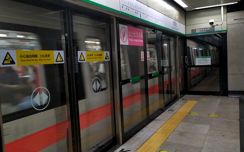 深圳地铁1号线140号车(罗湖方向)侨城东进站