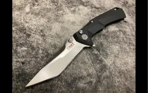 Télécharger la video: 【折刀】CRKT 5235 设计非常犀利的战术折搭配按钮锁