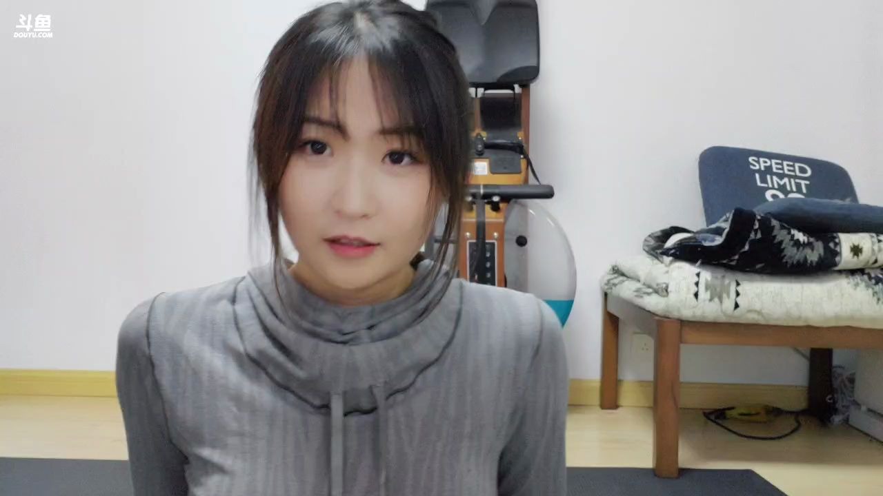 斗鱼文艺直播刘灶灶220直播瑜伽运动录像