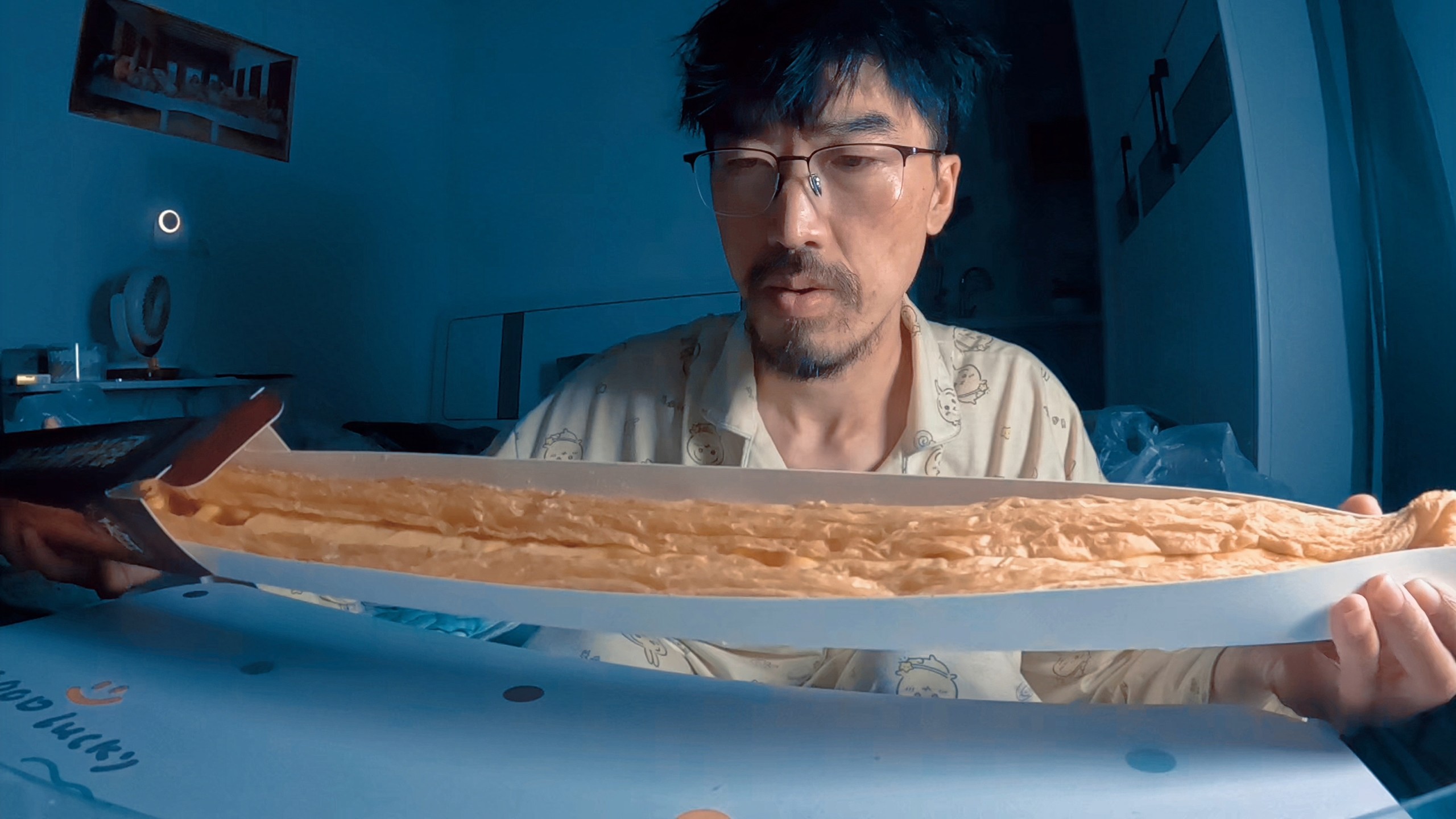 好奇心又让我买了一个超长长长长长蛋挞