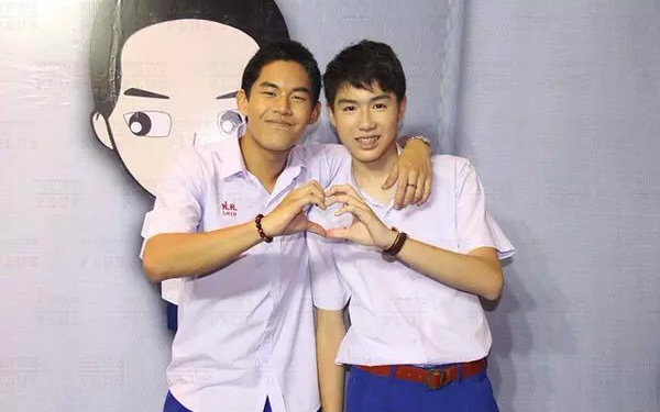 为爱所困2151212演唱会之后的采访starupdate白船根八东皿