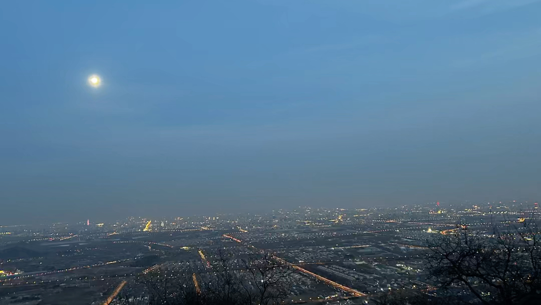 西山森林公园傍晚的风景有一些宜人