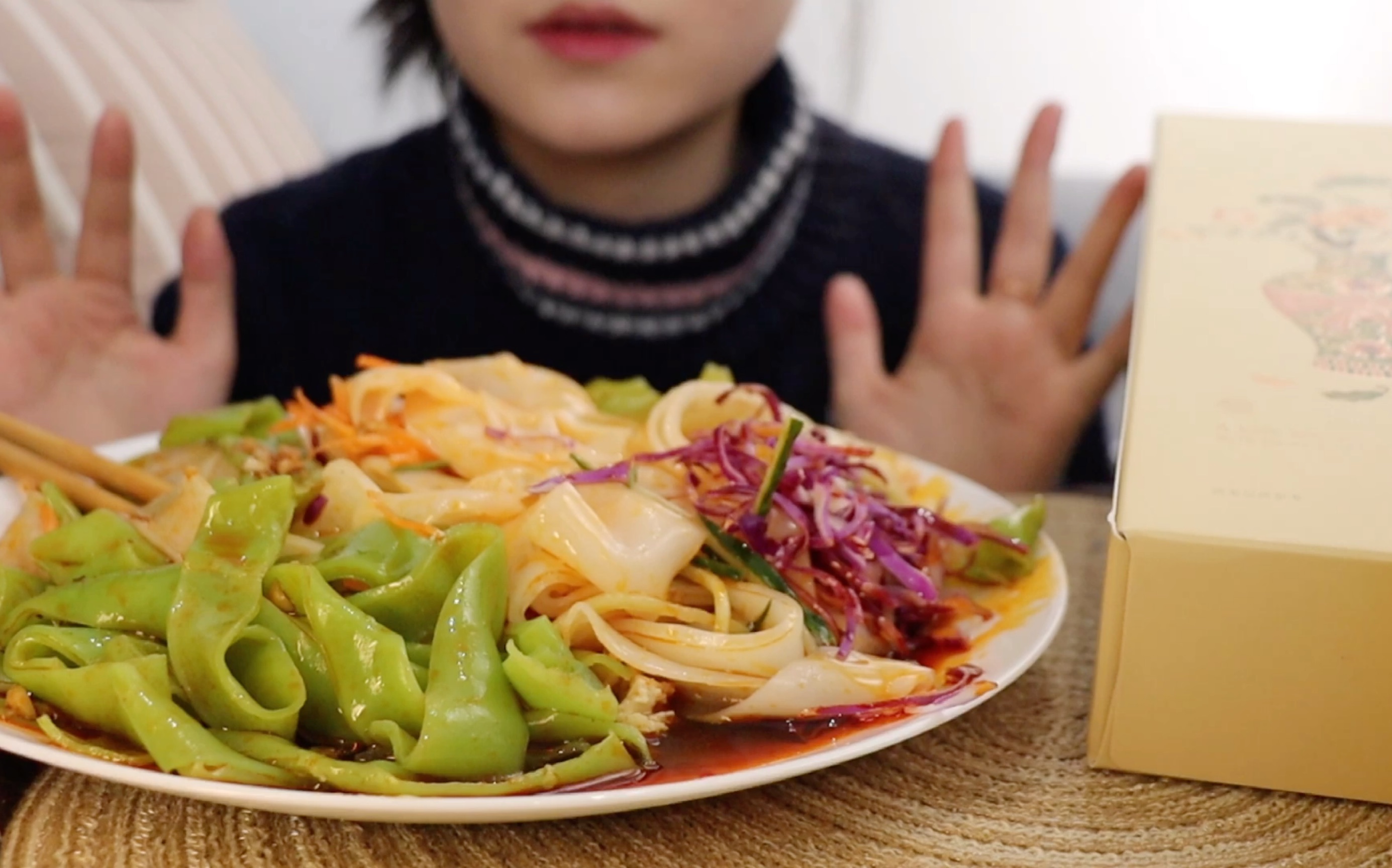 活动  「吃飯時間」双色凉皮儿|李子柒蛋黄酥