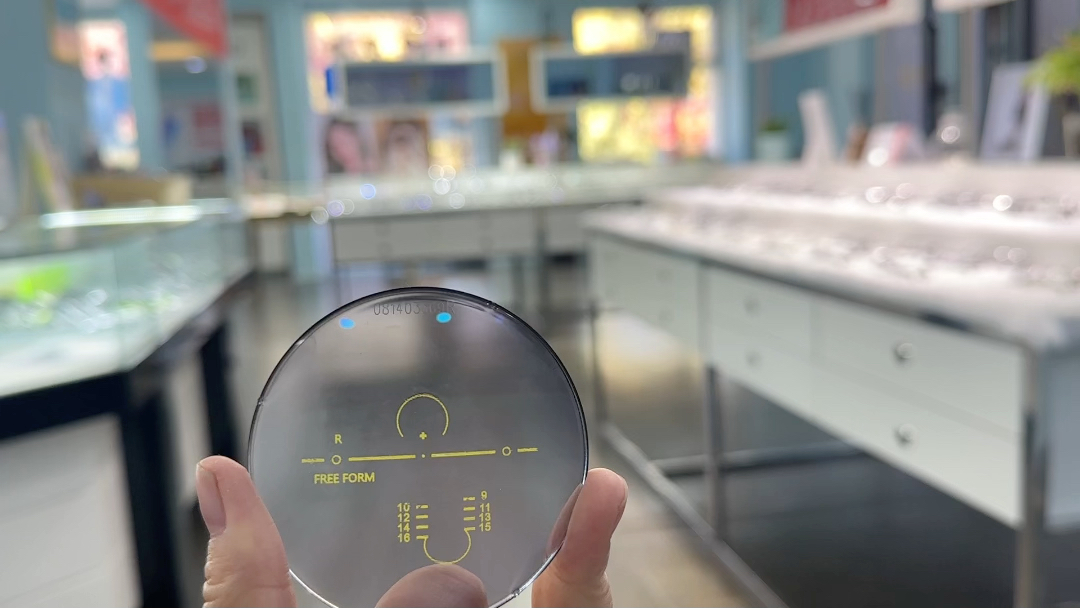 抗疲劳,渐进变灰色镜片,适合调节困难,看远看不清,40 的人士