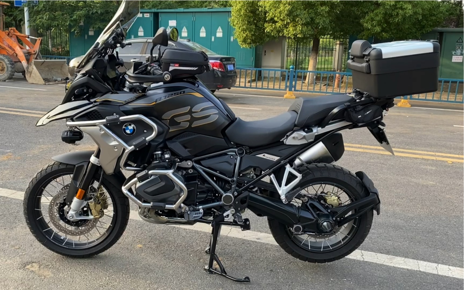 宝马bmwr1250gs探险版标准悬挂展示