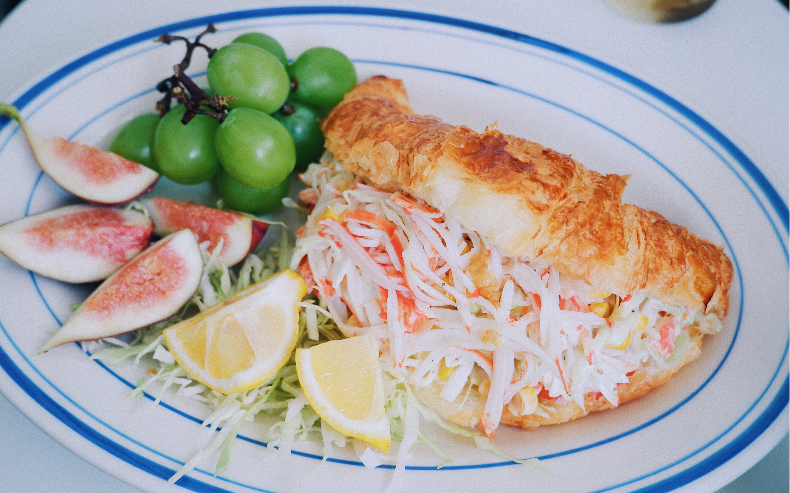 一人食-蟹肉沙拉可颂三明治_哔哩哔哩 (゜-゜)つロ 干杯~-bilibili