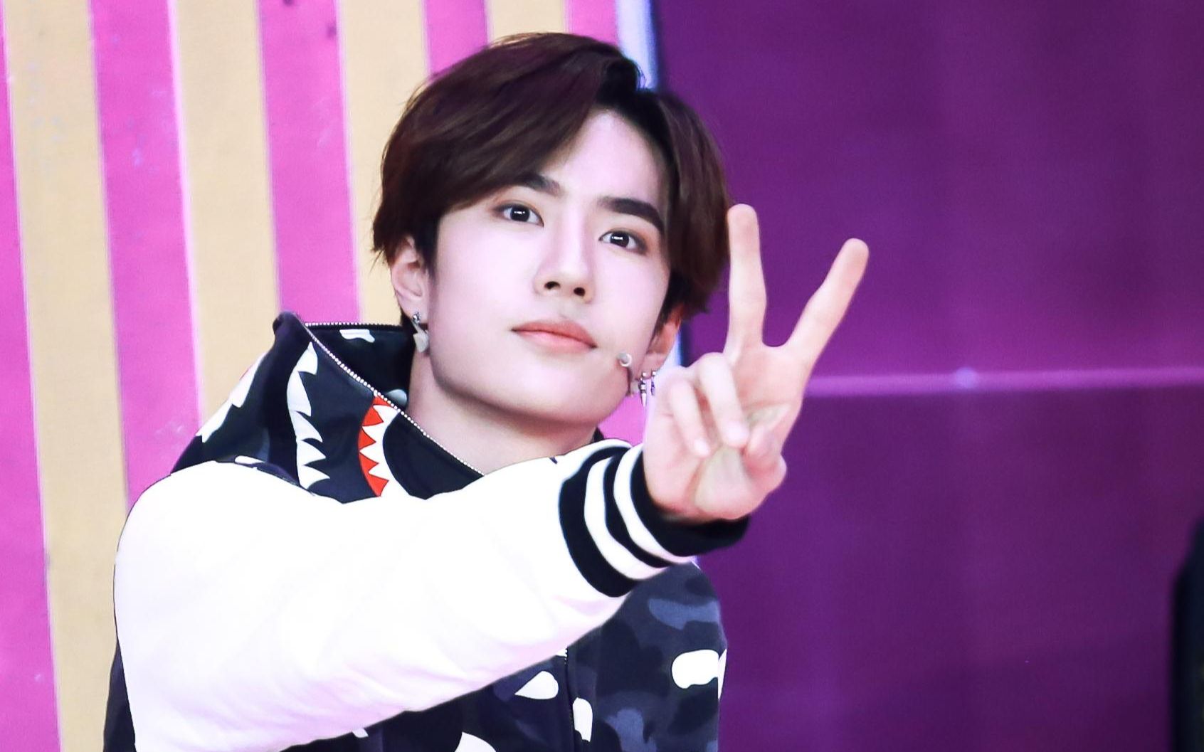 【王一博】戴眼镜的肖战和王一博合天涯一曲共悠扬,彩排太甜!