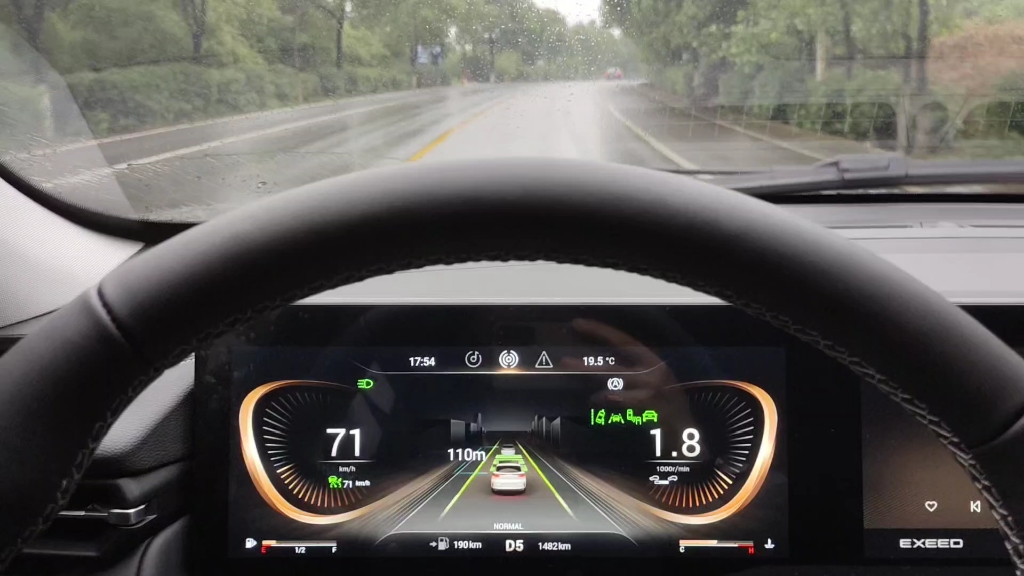 星途txl雨天开车雨滴声是最大的噪音了这点再优化下那噪音控制得就很