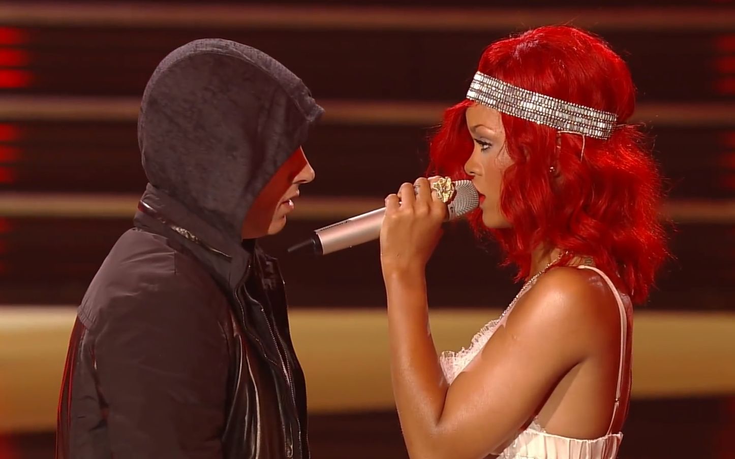 【蕾哈娜】rihanna eminem rihanna perform"love the way you