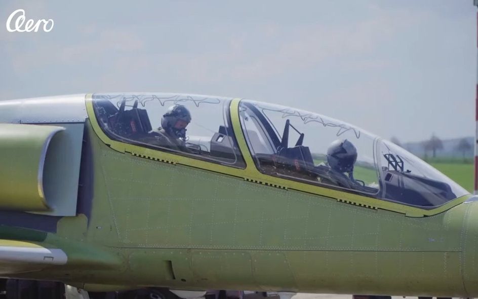 aero公司首次试飞l-39ng轻型攻击教练机