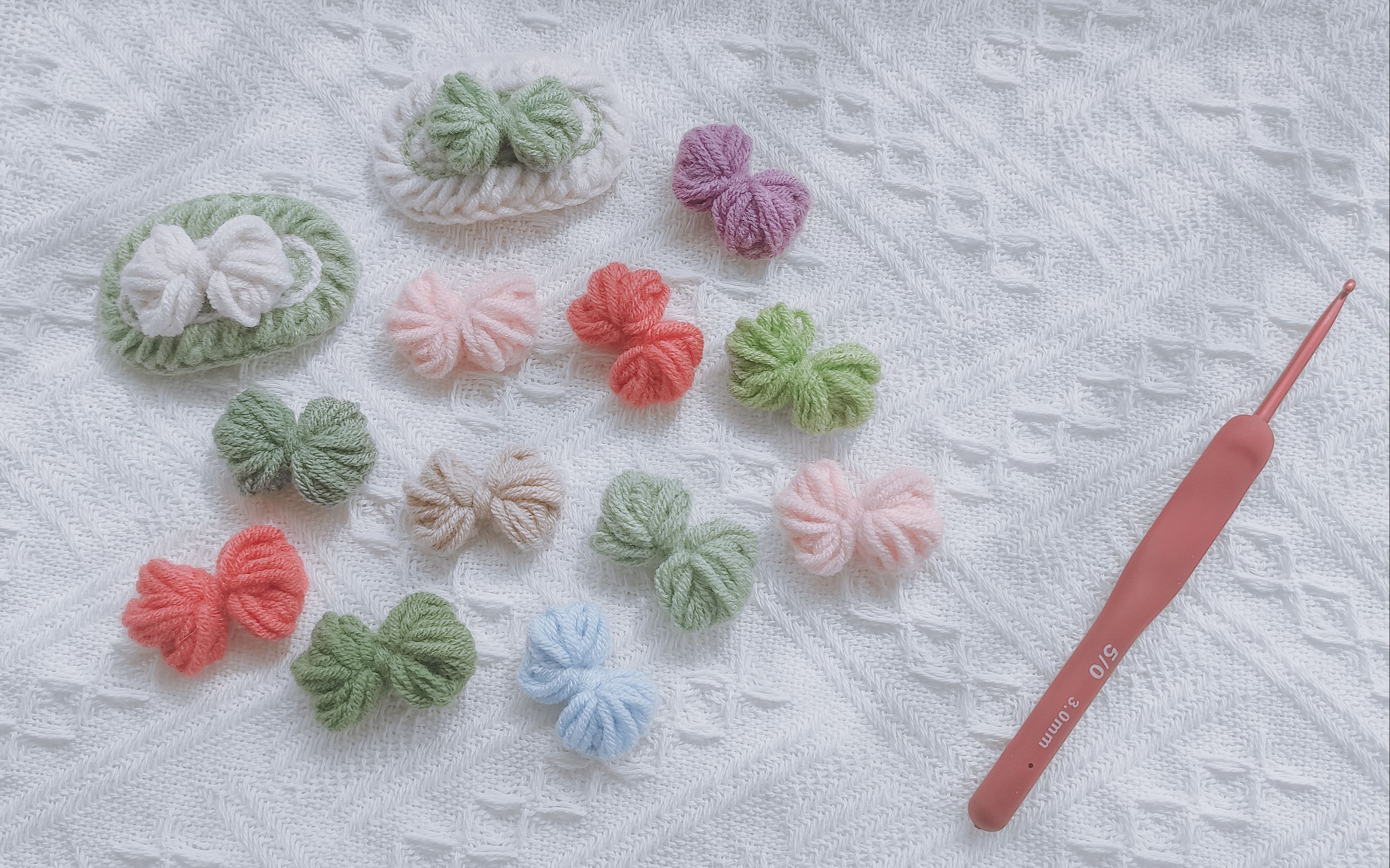 钩针编织泡芙小蝴蝶结
