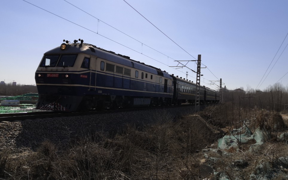 【铁路随拍】辛泰线-df11-0045牵引7054次列车通过
