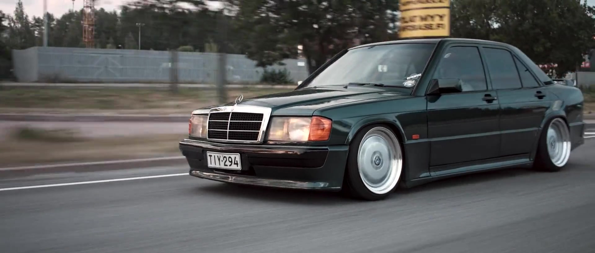 80年代诞生的奔驰w201,今天风采依旧_哔哩哔哩 (゜-゜)つロ 干杯