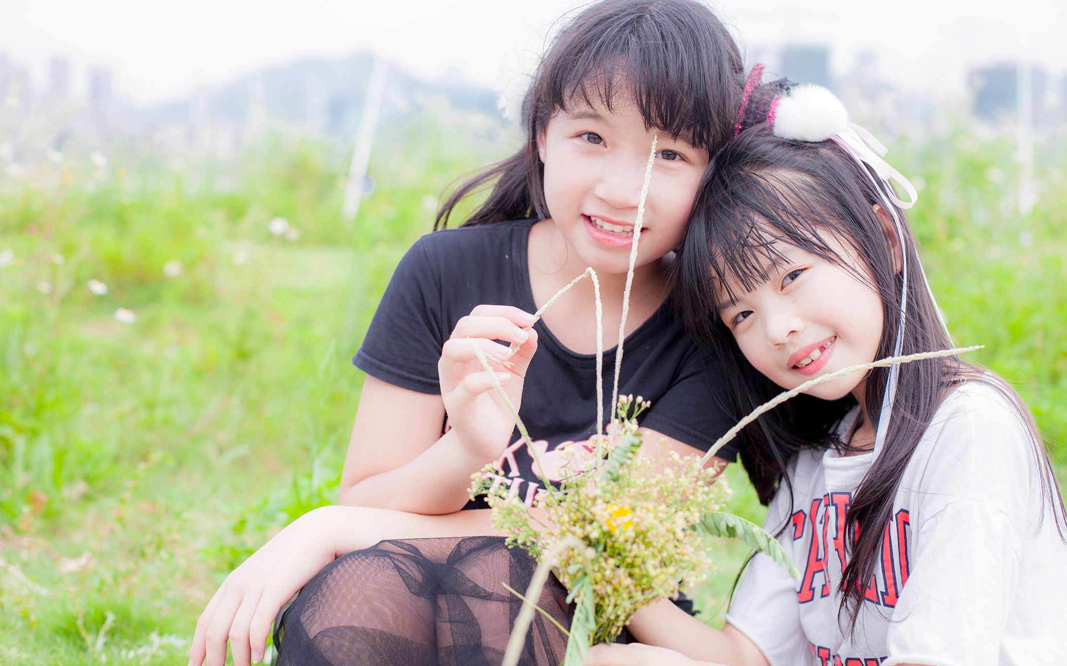 【乔妹x小乖】hand in hand | 吹大风的江边录舞 特写好可爱!