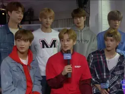 Video herunterladen: 【NCT 127】Mark：我睡觉不用枕头