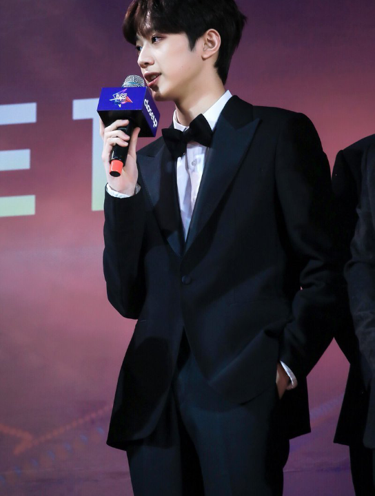 活动  【赖冠霖】17年的赖少 黑西装yyds