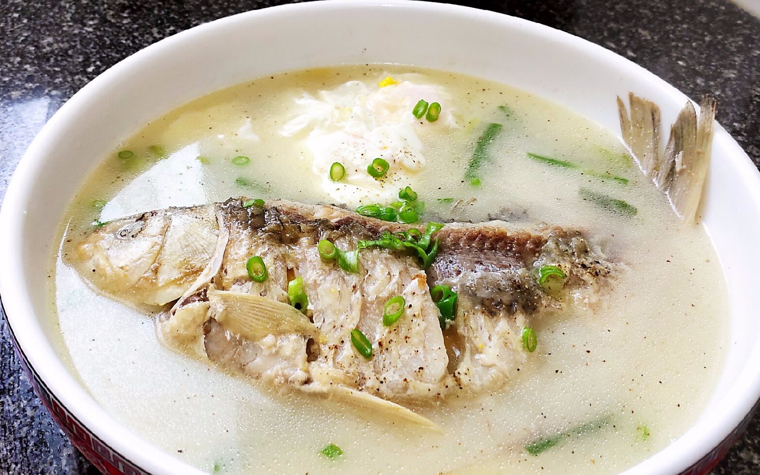 鲫鱼荷包蛋汤的家常做法,简单鲜嫩又好吃_哔哩哔哩 (゜-゜)つロ 干杯