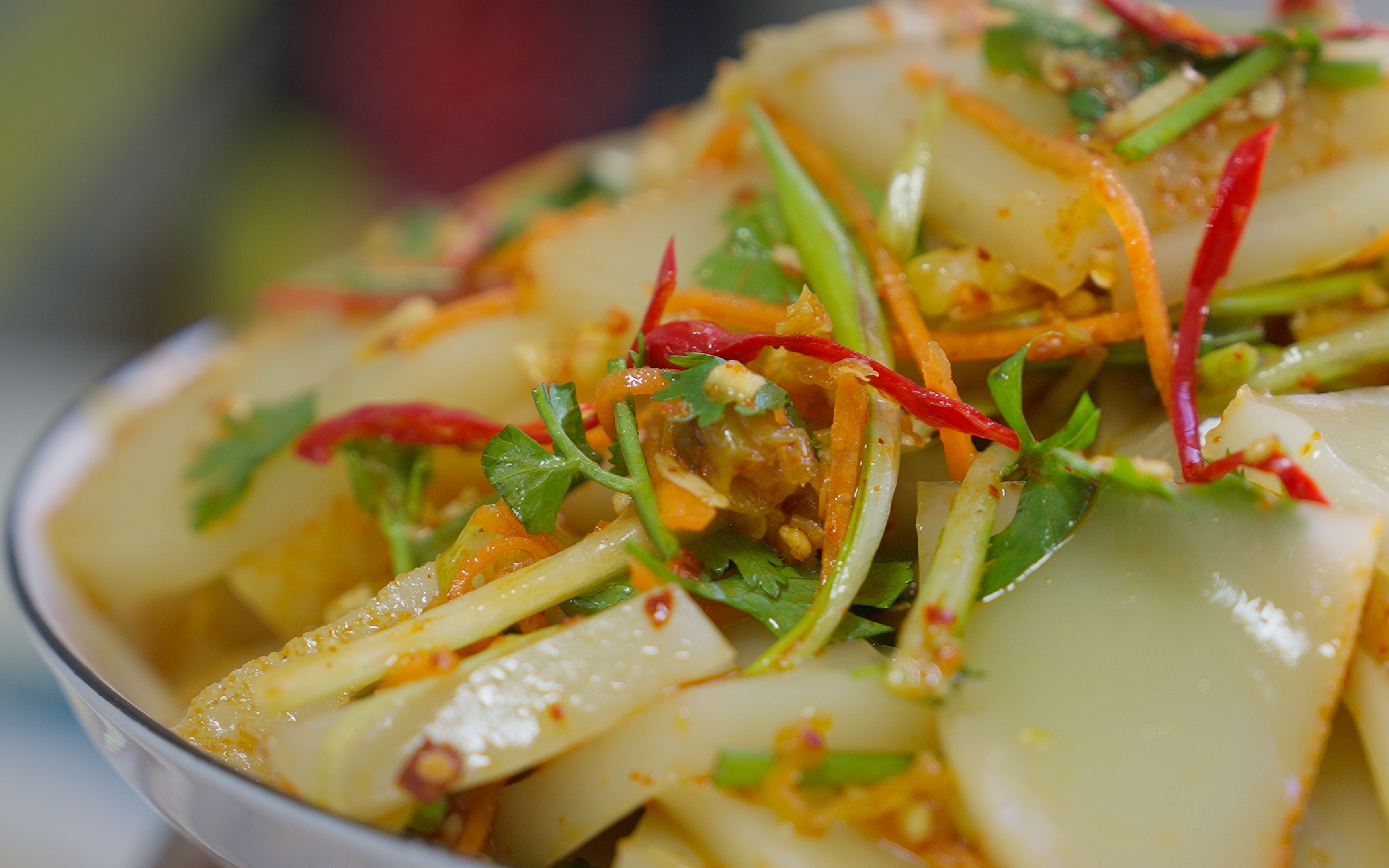 用猪皮做了两道菜,一道嚼劲十足,一道q弹鲜辣,开胃好凉菜.