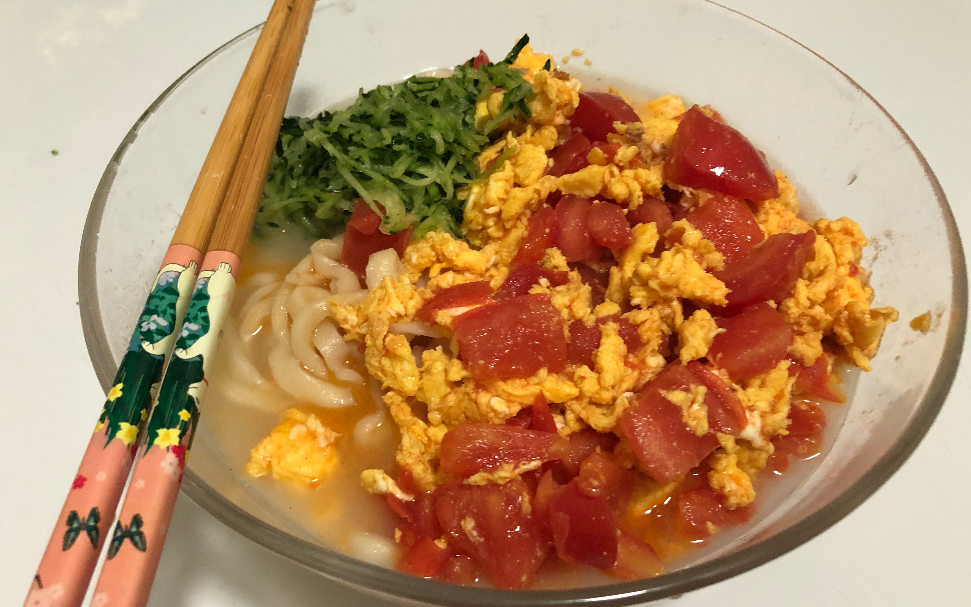 没头脑的美食日常/ 大碗手擀面,配上香浓的番茄炒蛋浇头,啊,燃烧我