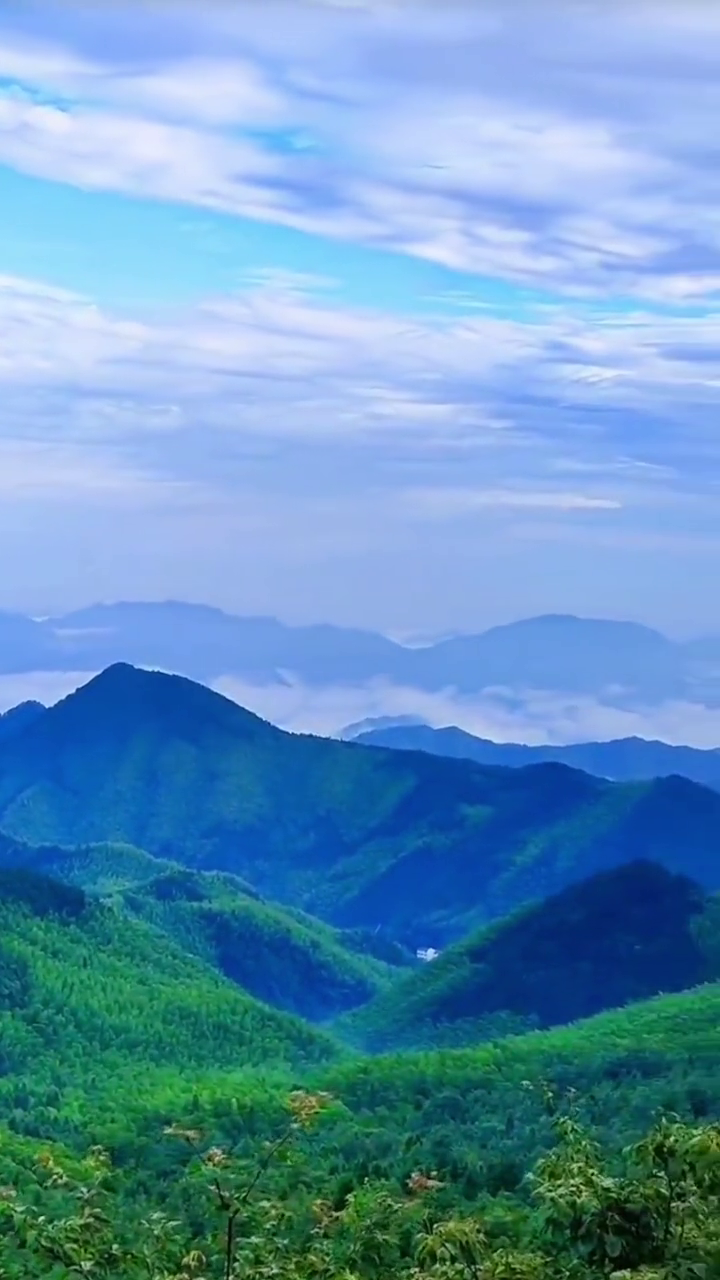 [图]伴随着歌声带您奔驰在辽阔的草原上呼伦贝尔大草原美丽的草原风光