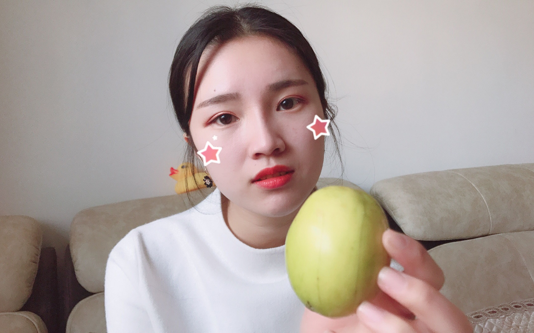 快手女生吃枣点赞破亿_快手做作的女吃播