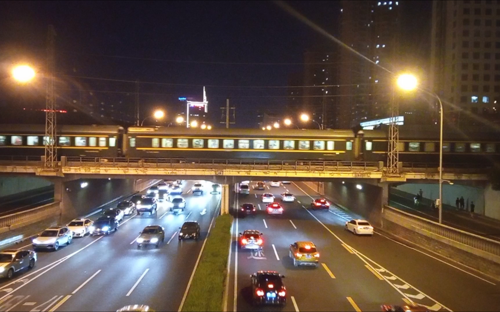 【中国铁路】踏过苍茫戈壁,携来西域清风——z70(乌鲁木齐-北京西)