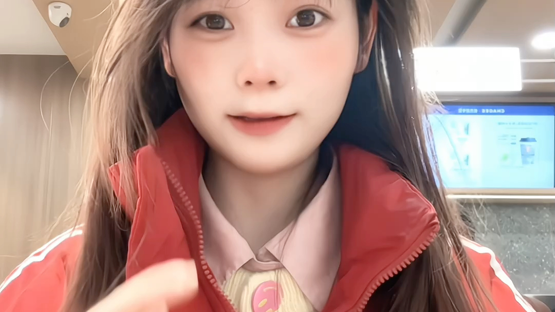 注意看这个女人叫小美