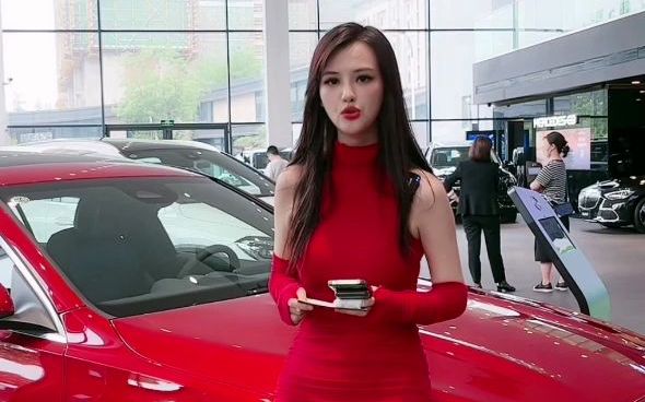 [图]奔驰美女 讲车8