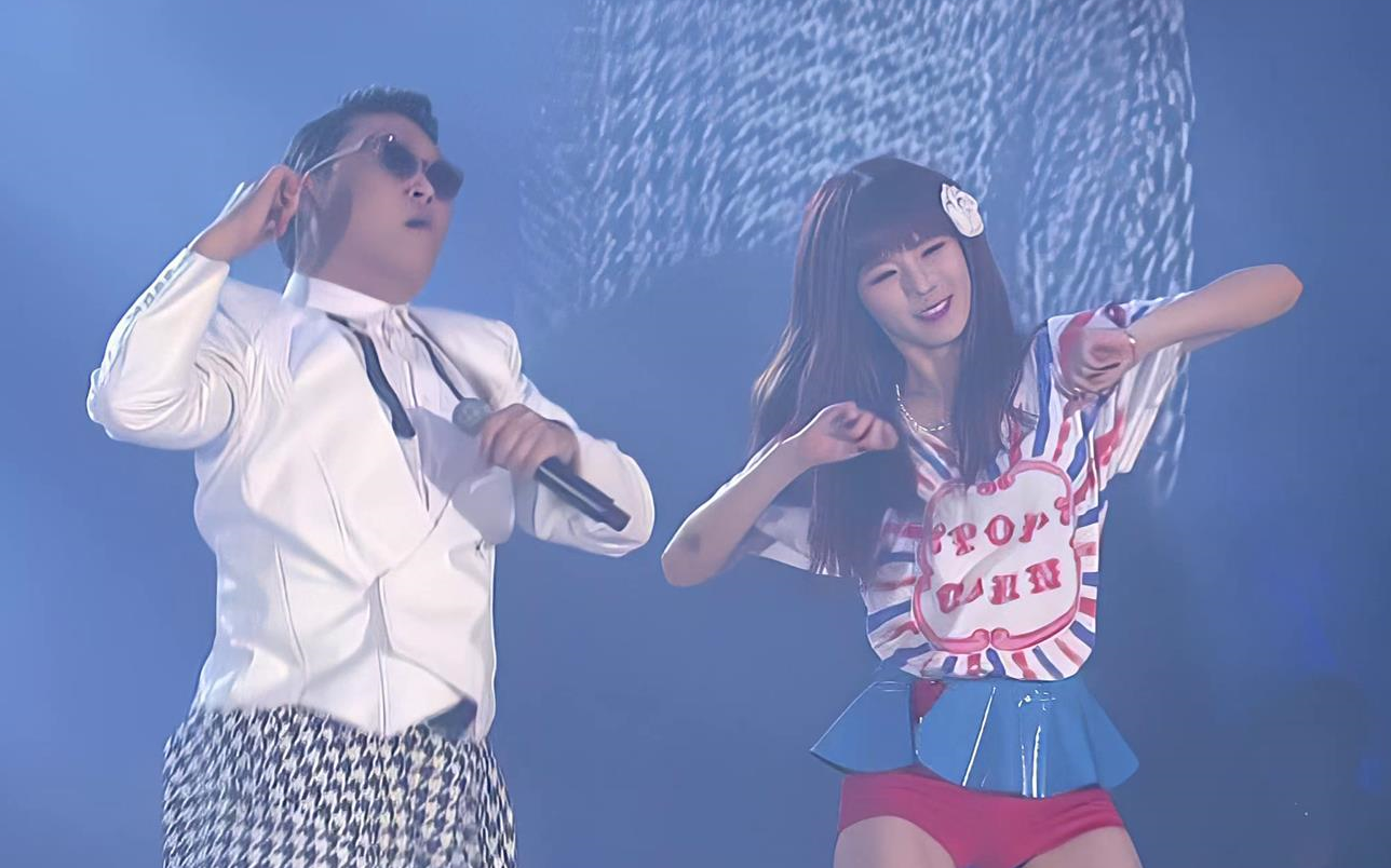 [图]【4K 舞台】PSY《 江南style 》（ft.泫雅）M in HK 20121130