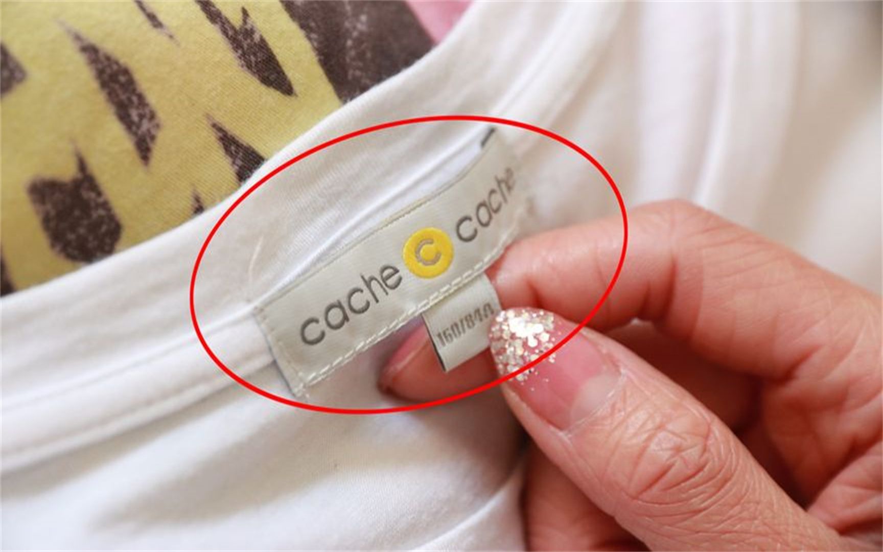 为什么衣服领口都有个标签?穿了那么多年衣服,今天才知道原因