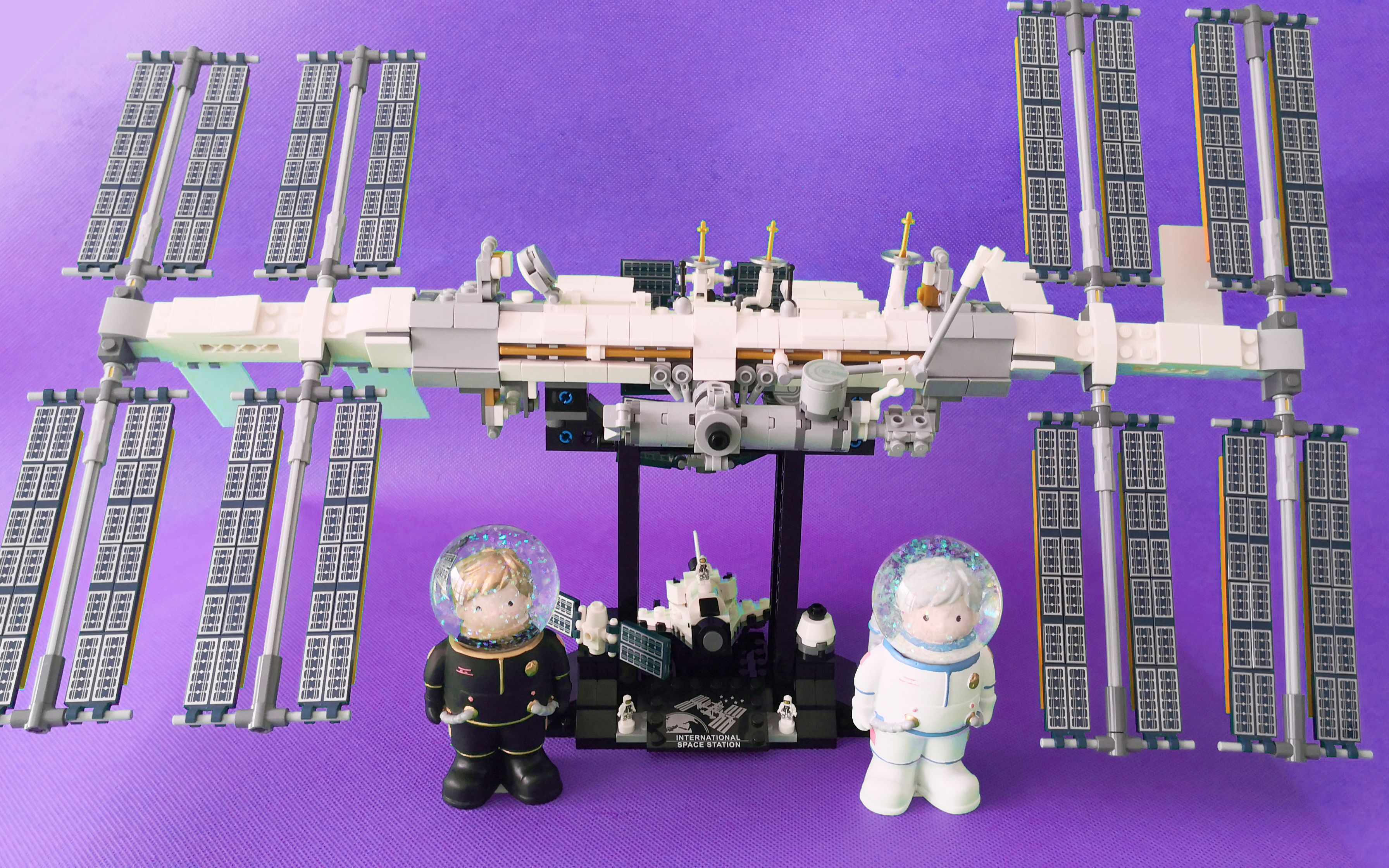 【乐高】想置身于空间站感受宇宙的浩瀚缥缈~做梦!