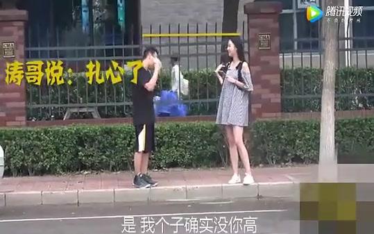 [图]小伙开宝马搭讪女大学生遭拒%换兰博基尼套路拜金女%.mp4