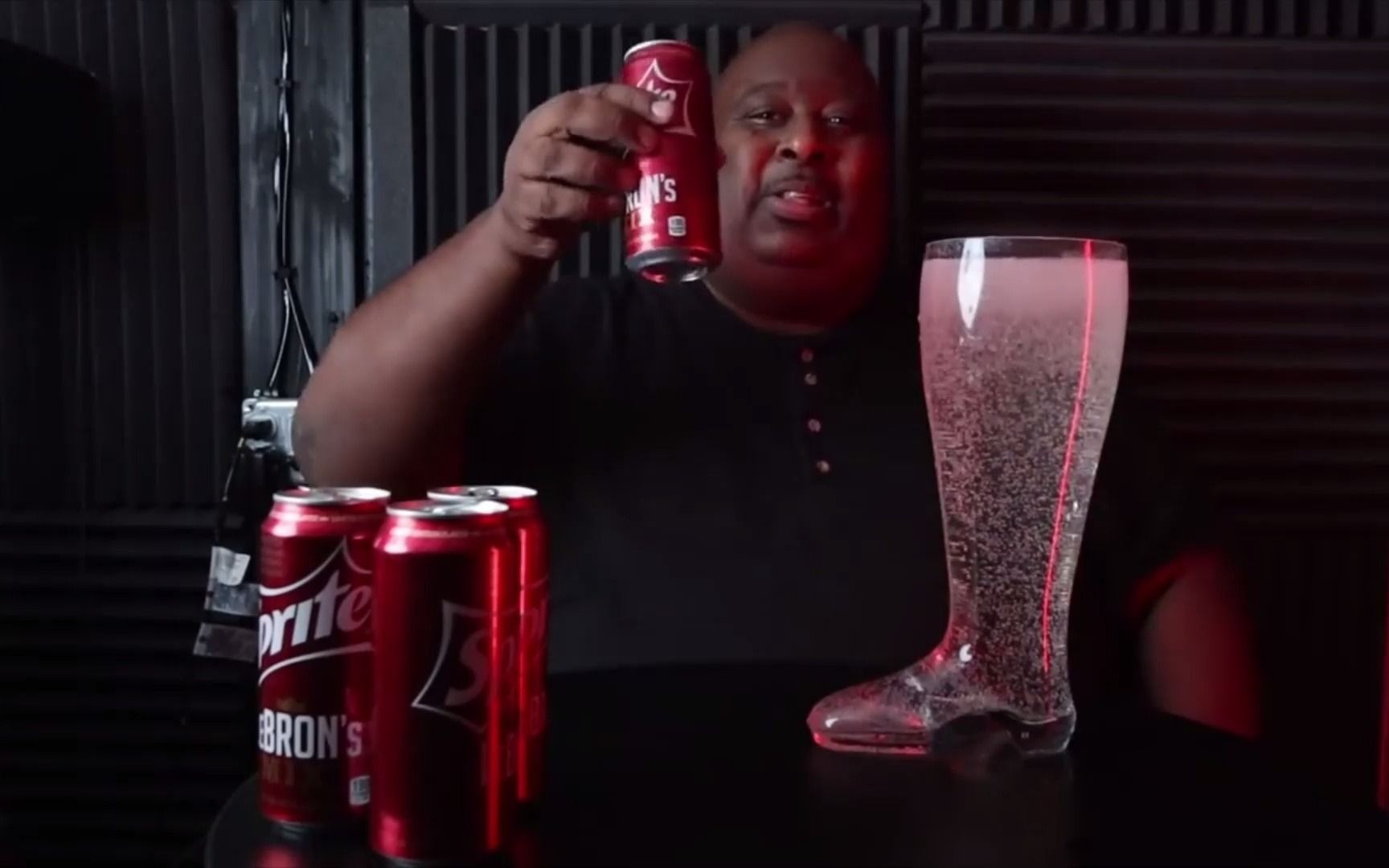 【碳酸教父】12秒解决满满一高脚杯雪碧,熟悉的教父回来啦!